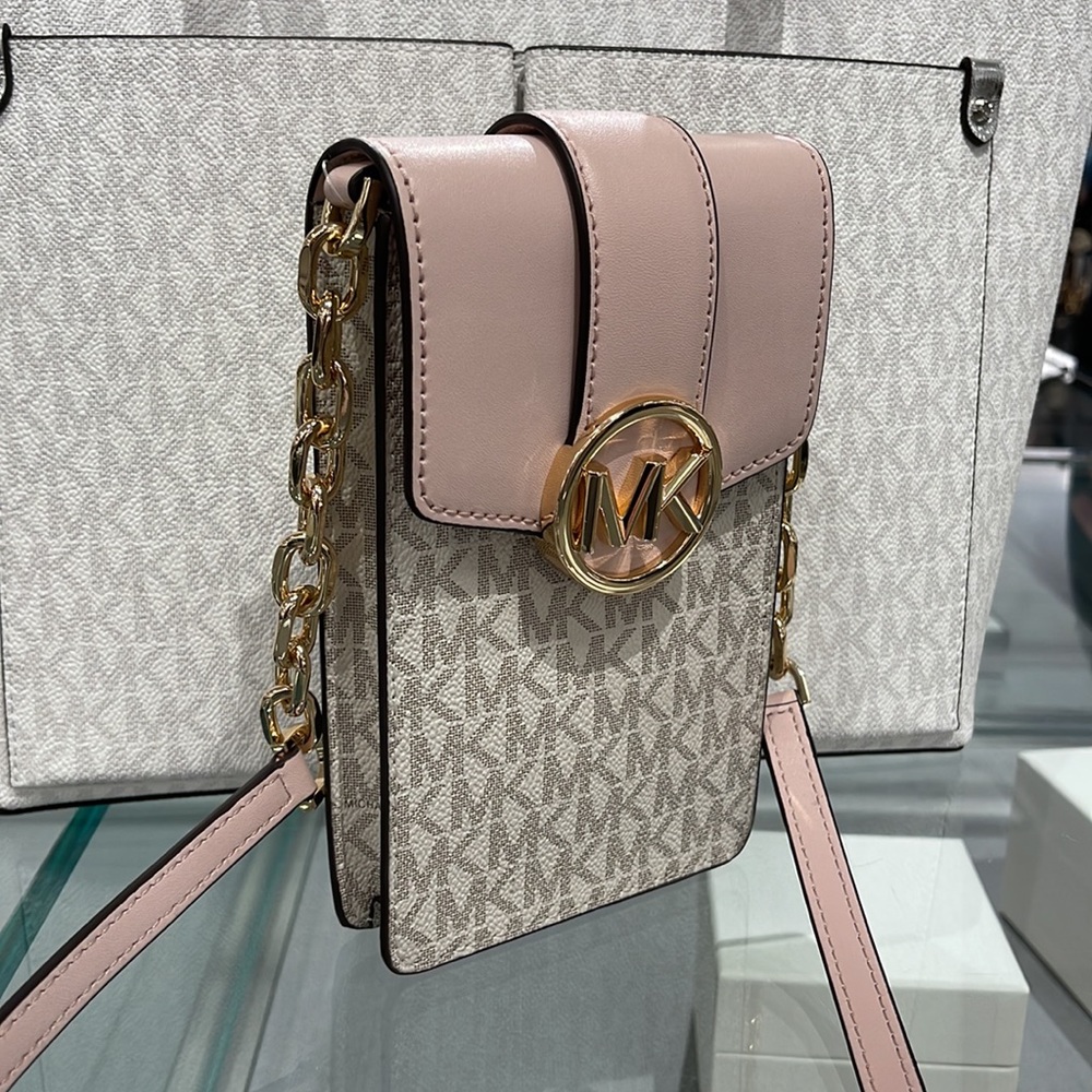 Michael Kors Carmen Small Logo Smartphone Crossbody Bag
Powder Blush Multi
NWT - Picture 3 of 16